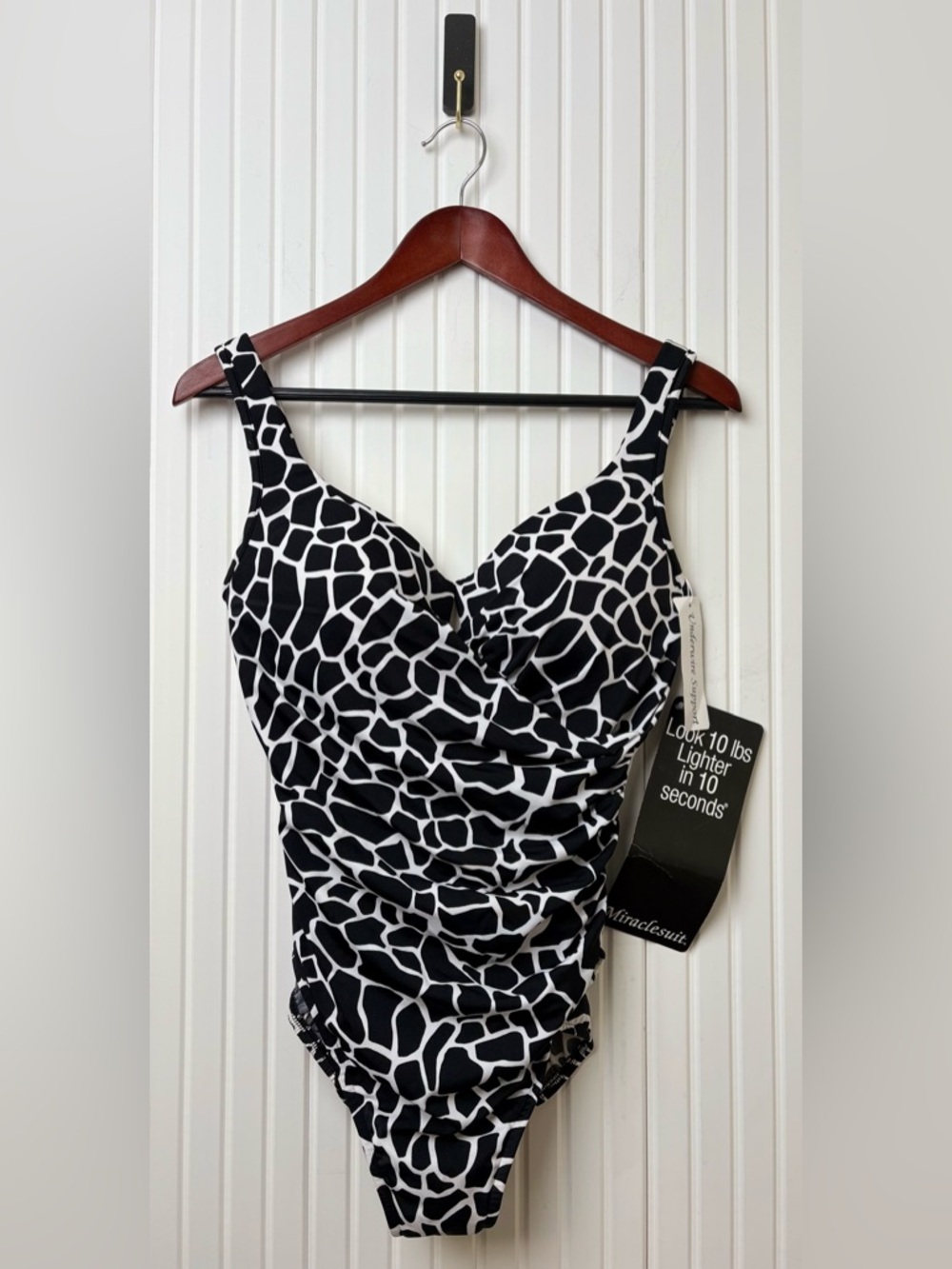 NWT Miraclesuit Black And White One Piece 14 Classy Summer Vacation Resort Yacht